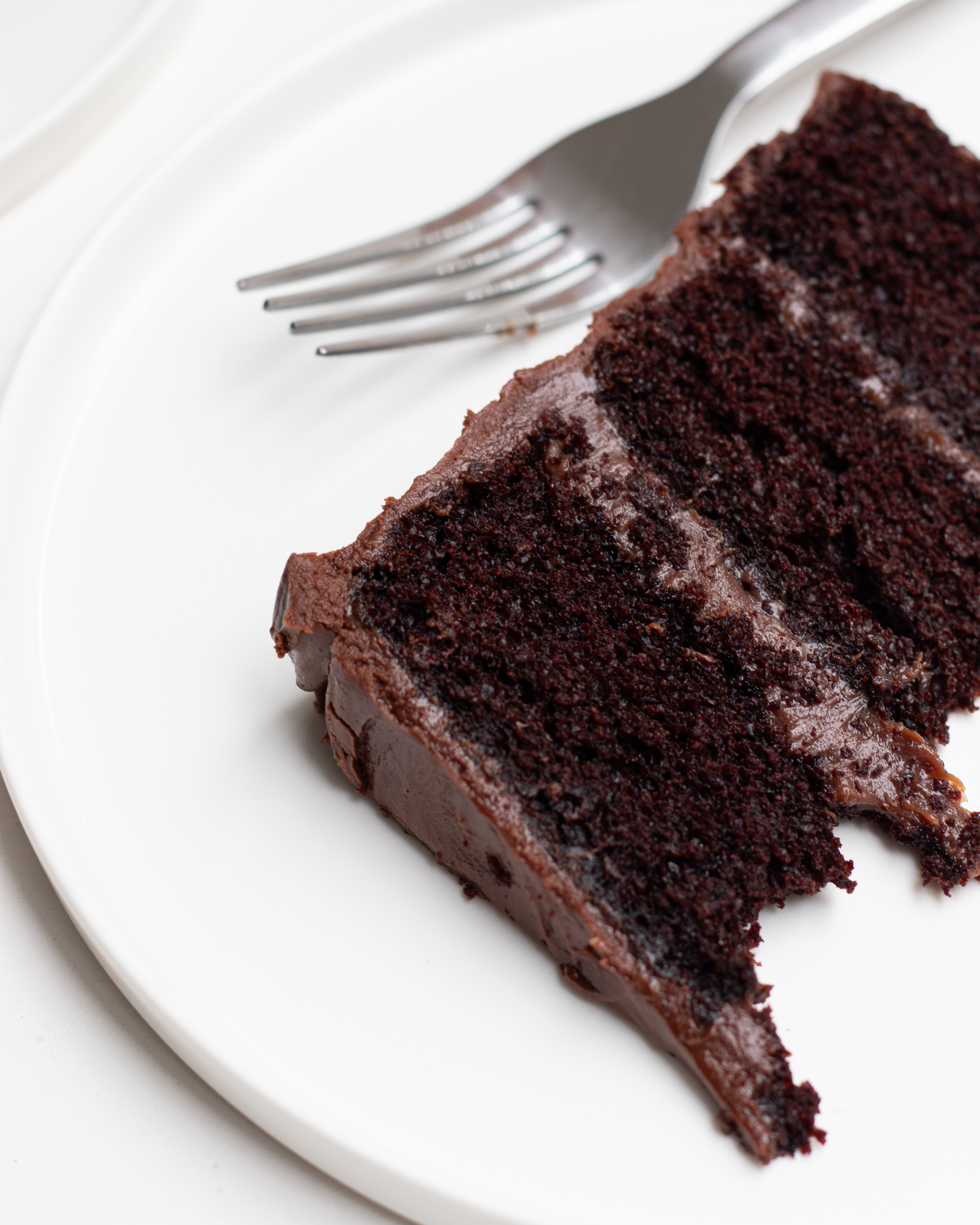 Esse bolo foi massa chocolate e recheio brigadeiro belga com tema